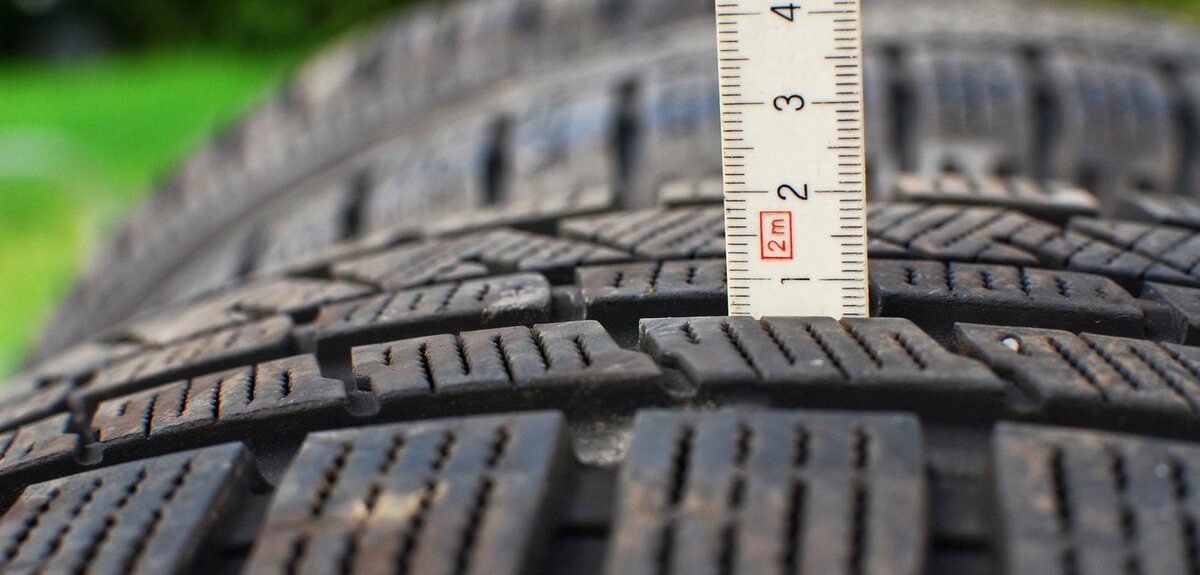 4 мм — предельный остаток протектора зимних шин