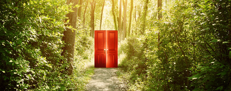 Что там скрывается? Пройдете мимо или заглянете?