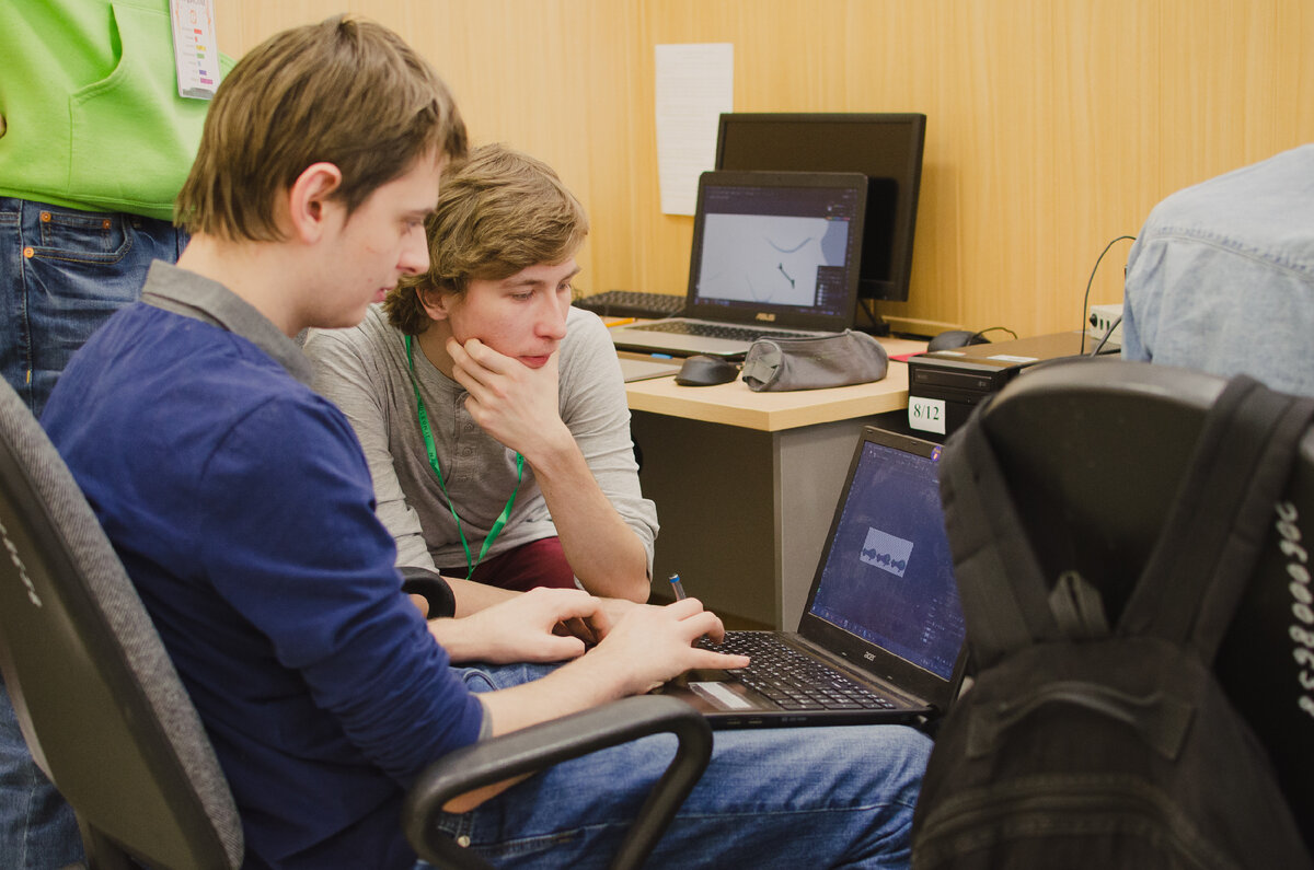 Студенты ВШ ЭКН ЮУрГУ занимаются передовыми разработками в сфере информационных технологий, электроники, приборостроения.