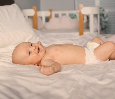 Радостная малышка днём не подавала даже намёк, что ночью будет "весело"