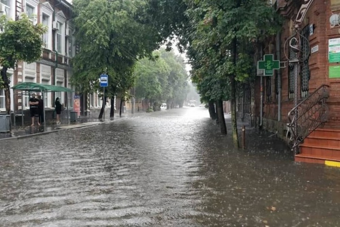 Реки на кубанских улицах. Фото ufocar.ru.