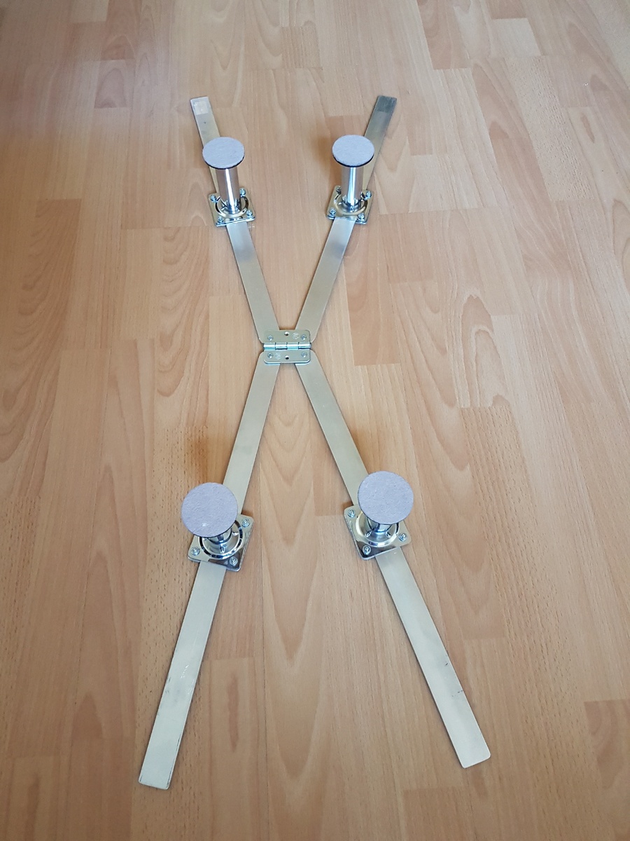 Стойки можно сдвигать и раздвигать под любую собаку