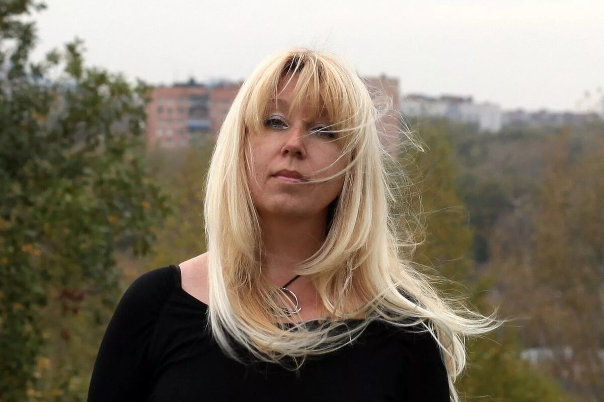 Днем 2го октября журналистка из Нижнего Новгорода Ирина Славина совершила акт самосожжения у здания МВД.