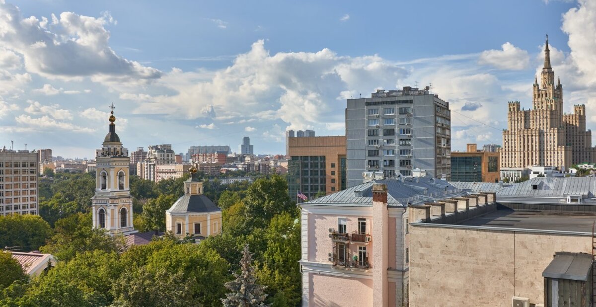 "Звёзды Арбата". Один из видов из окна