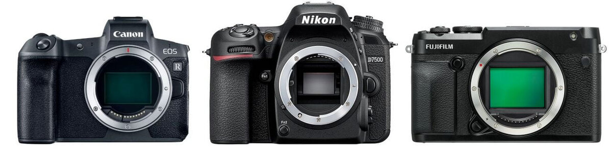 Беззеркальная полнокадровая камера Canon EOS R (слева), зеркальная полнокадровая камера Nikon D7500 (в центре), беззеркальная среднеформатная камера Fujifilm GFX 50R (справа).