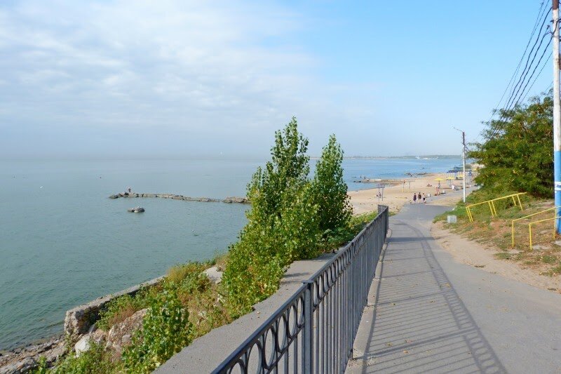 Отдых в таганроге на берегу. Таганрог море. Таганрог пляж солнечный. Центральный пляж таганрог. Замерзшее азовское море таганрог.