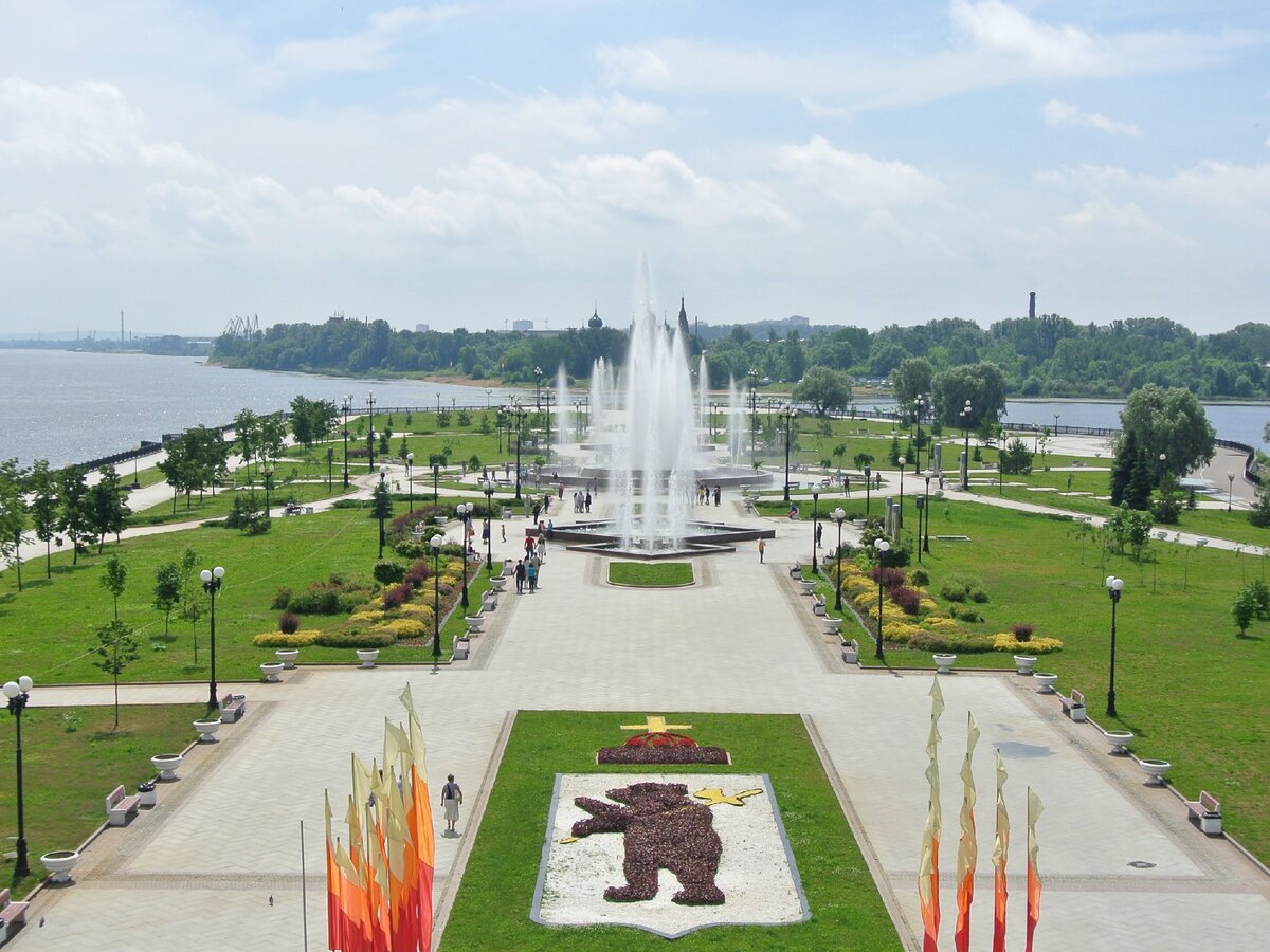 Вид на Стрелку - слияние рек Волги и Которосли. Фото автора