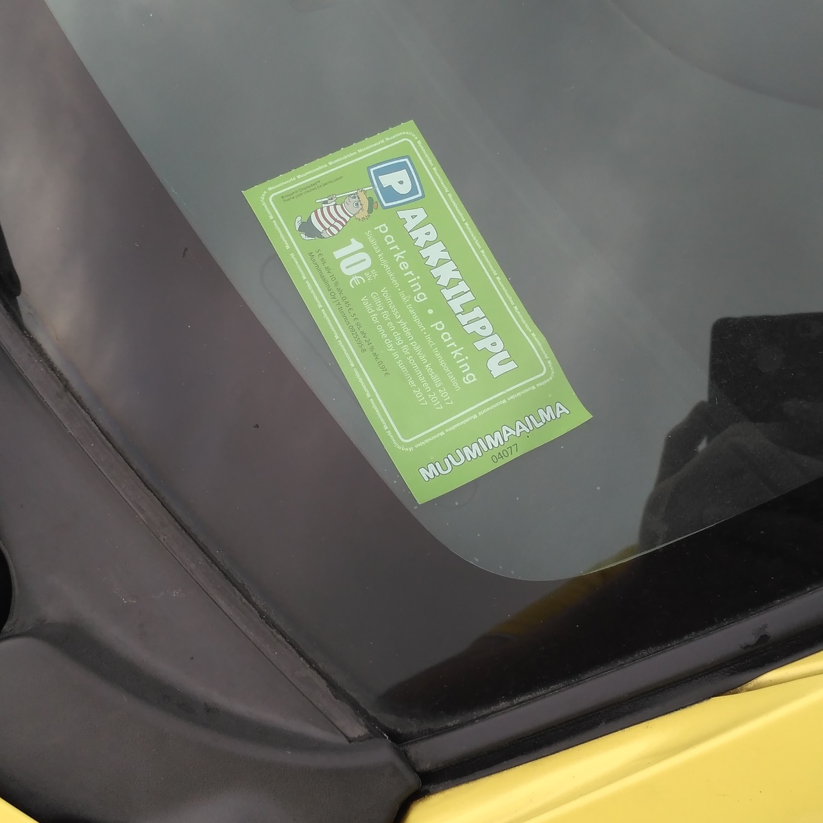 вот такой парковочный талон. дважды не использовать, так как рядом бдит спецчеловек. а еще у каждого талона есть свой номер