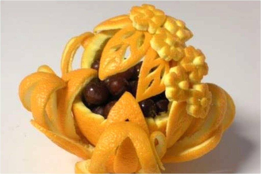 Это конечно же, "высший пилотаж" декоративной нарезки (карвинга) апельсина!