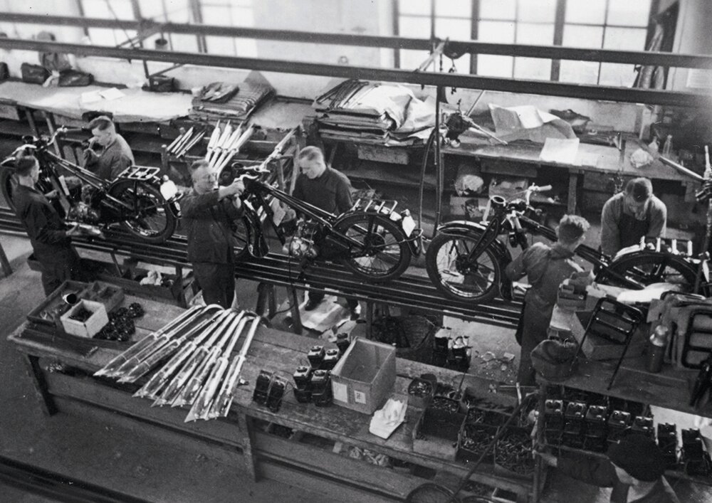Сборка мотоциклов на заводе dkw Zschopauer Maschinenfabrik 