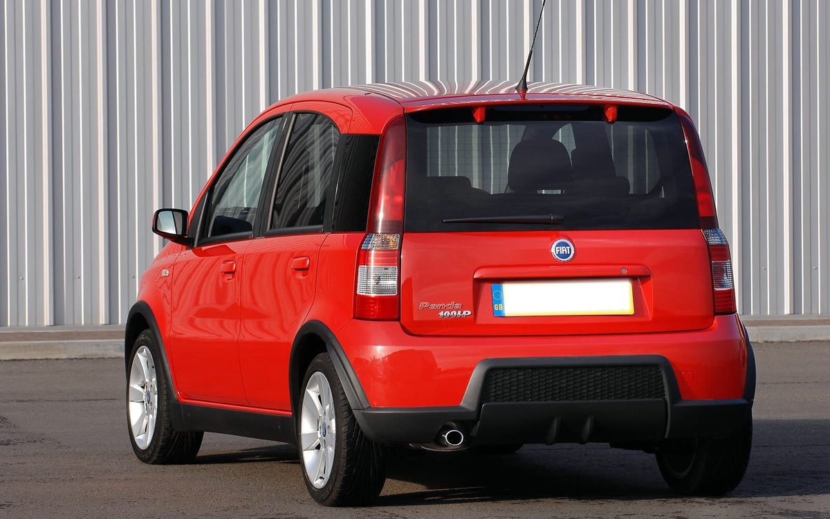 Был назван лучшим автомобилем года в Европе в 2004 году.