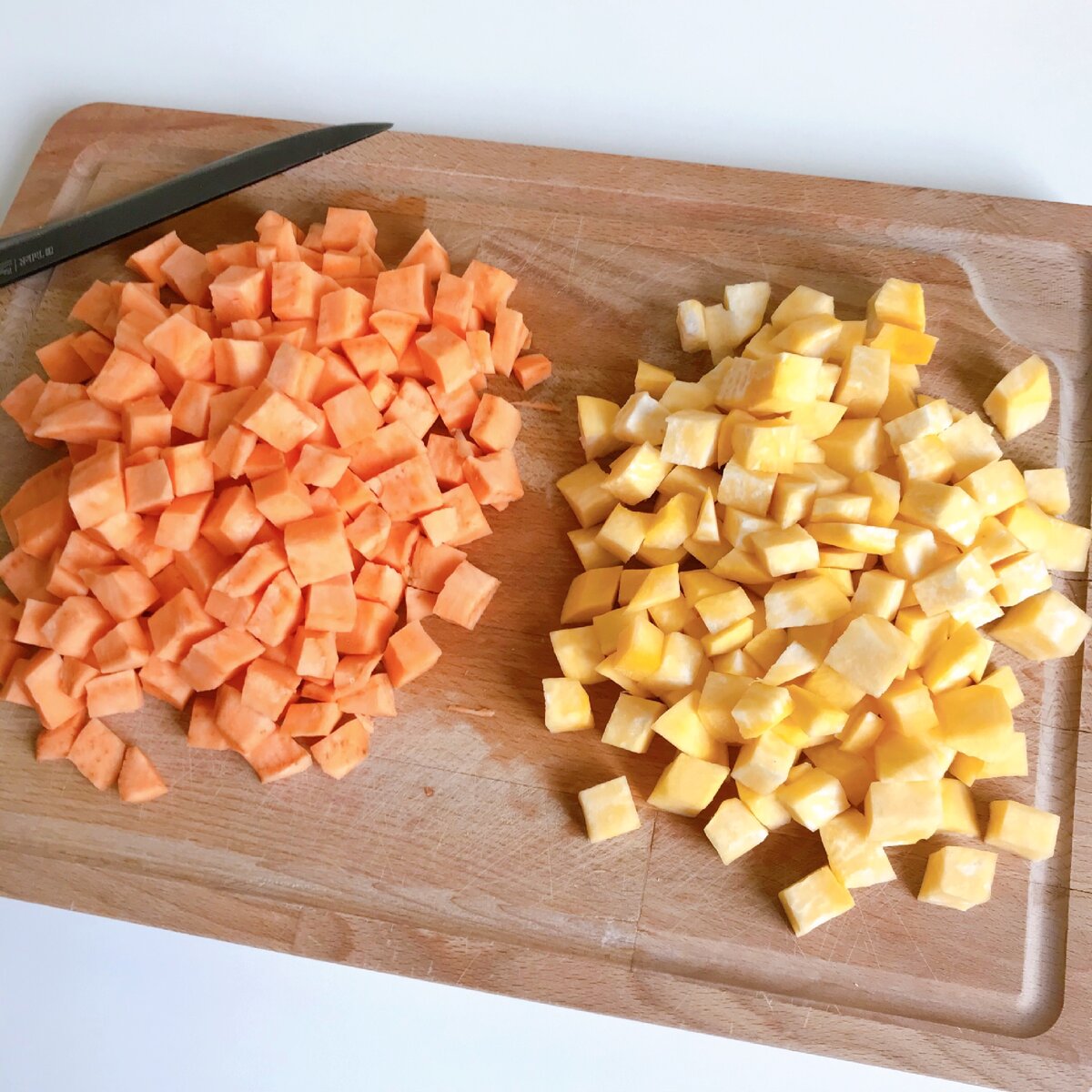 Батат и репу чистим и режем небольшими кубиками