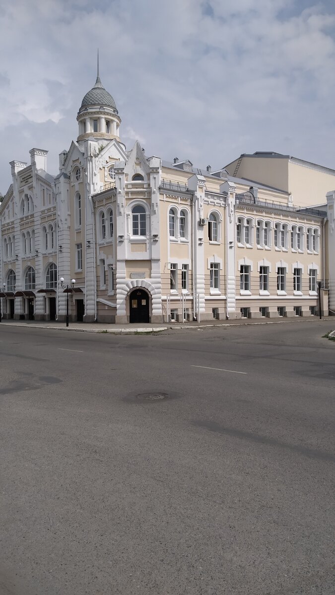 Местный драмтеатр