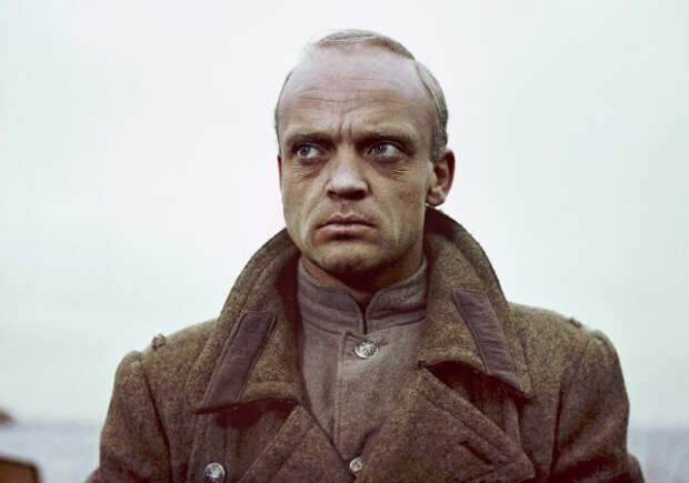 Владислав Дворжецкий - генерал Хлудов, фильм "Бег". 