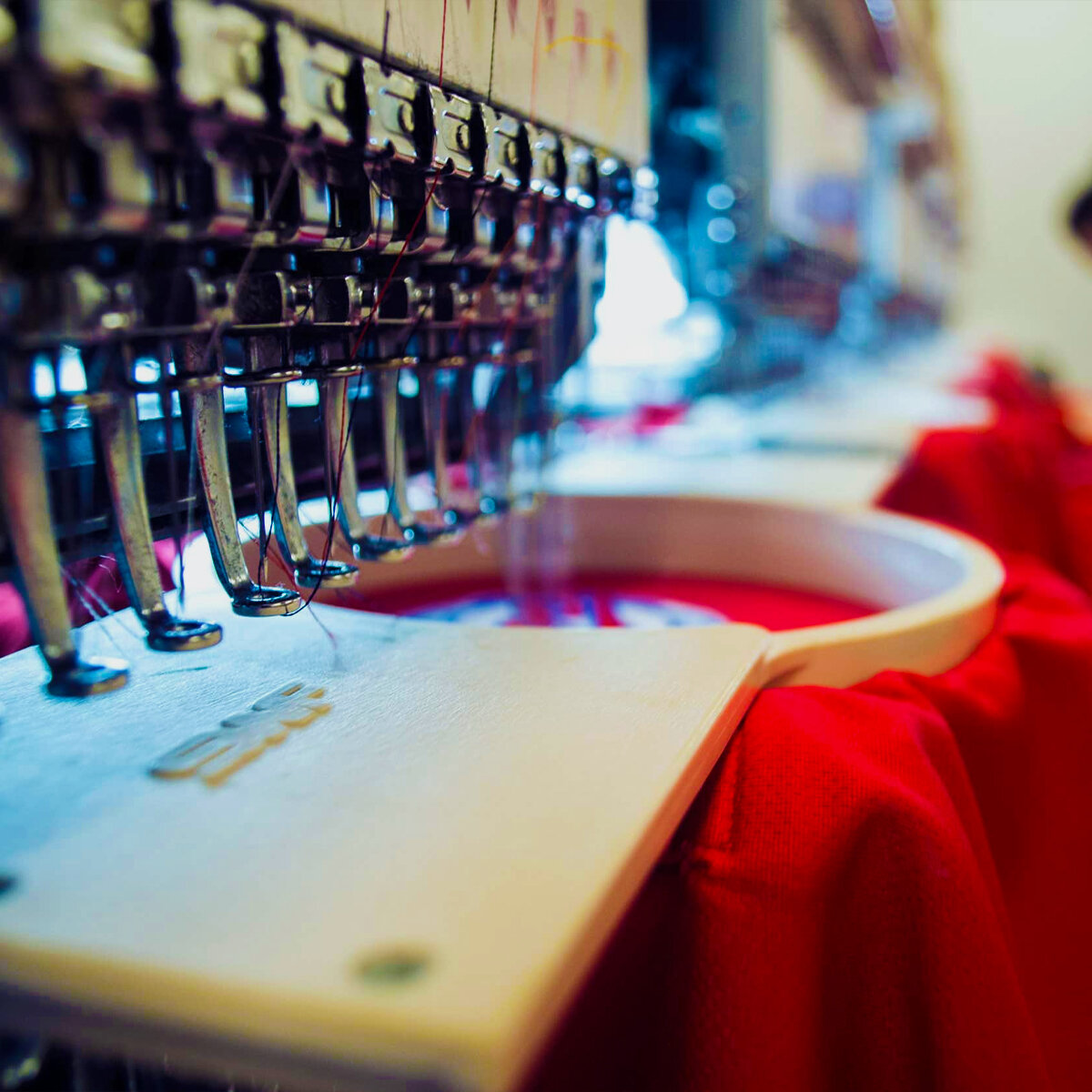 Пошив платья. Швейный цех. Получить пошив одежды. Получить пошив одежды. Закройщик в ателье.