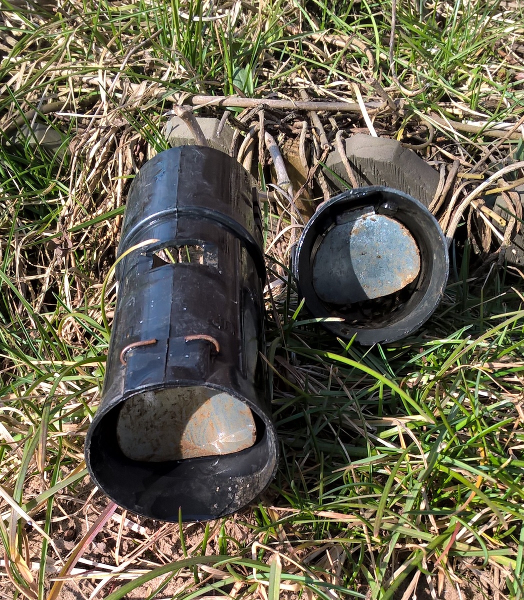 Дверцы, и отверстия для вентиляции и наблюдения за состоянием ловушки.