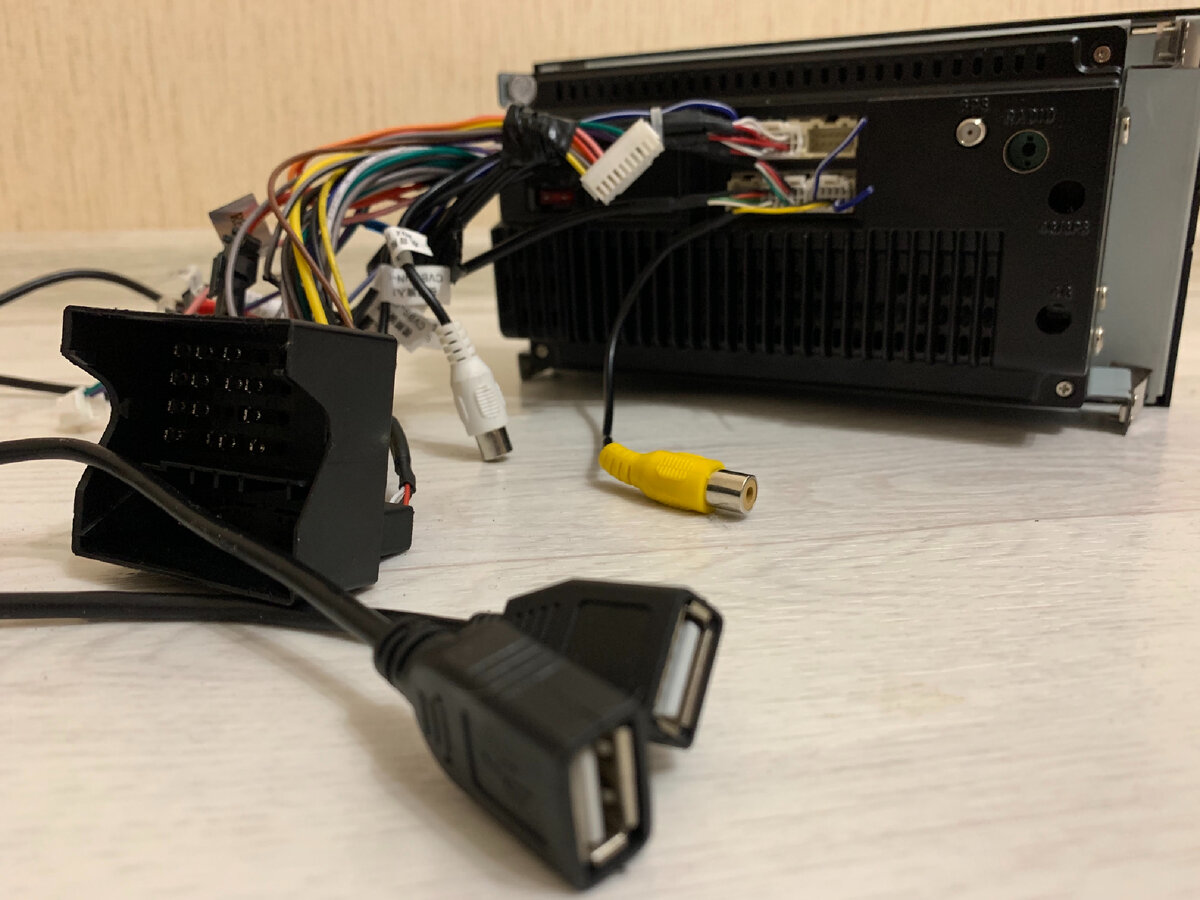 Два usb кабеля..