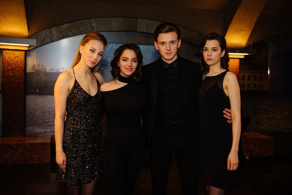 Алексей Ягудин и Евгения Медведева на съемках фильма (листайте галерею). Фото из открытых источников