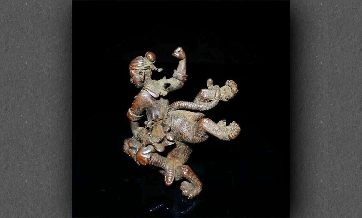 Статуэтка "У Сун забивает тигра". 