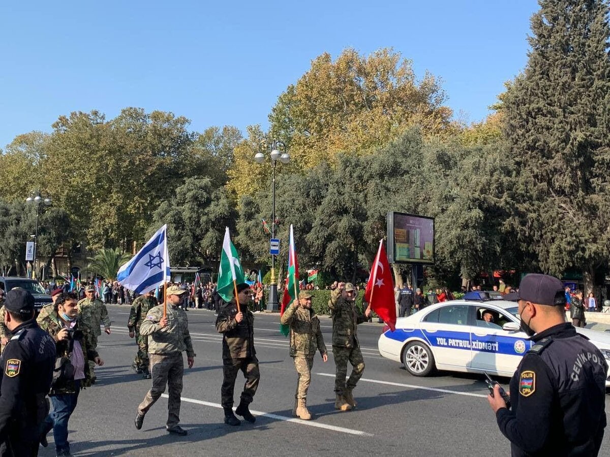 Вчера в Баку. Флаги Азербайджана, Турции, Израиля и Пакистана