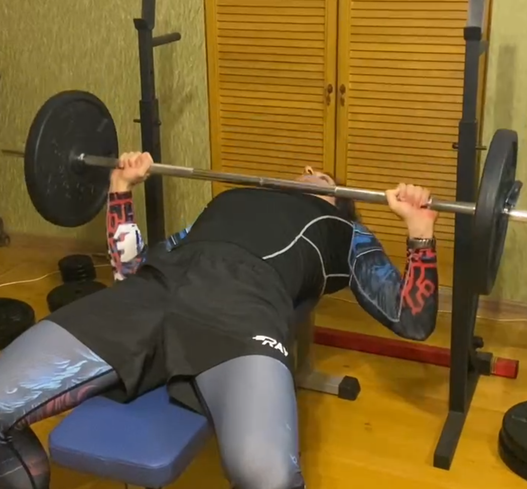 Жим лёжа на горизонтальной скамье