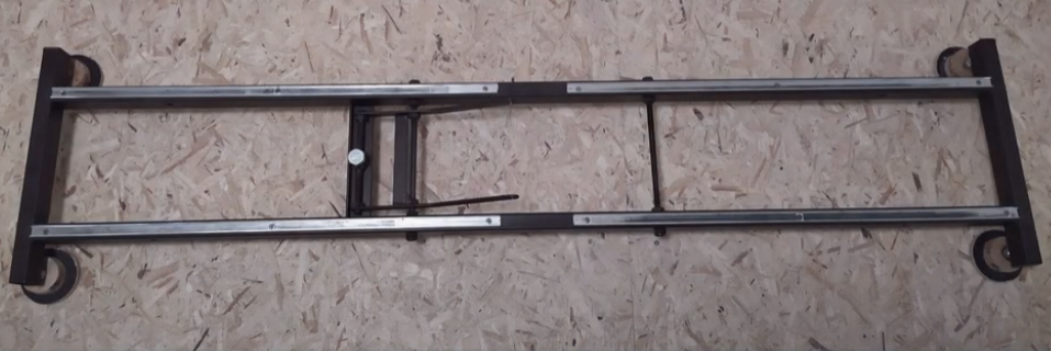 Станина в сборе. Общая длина 1400 мм. 