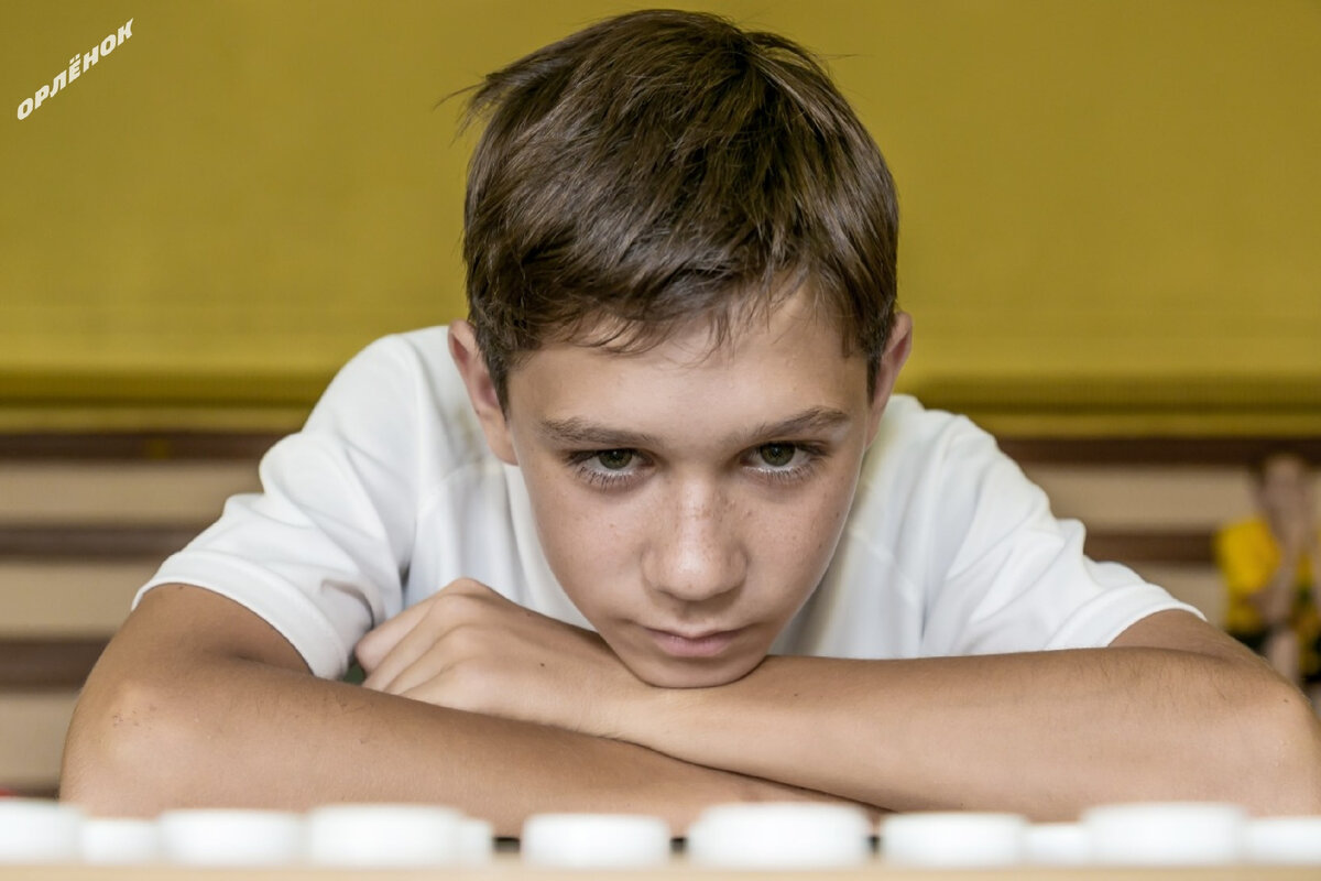 Собираясь в детский лагерь, ребёнок может испытывать тревогу и страх