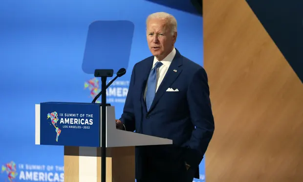 Президент Джо Байден выступает на пленарном заседании IX Саммита Америк в Лос-Анджелесе, Калифорния, США Фото: REX / Shutterstock