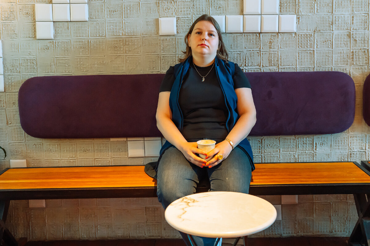 Всем Привет! Меня зовут Елена Сокол и я логопед-практик. Я помогаю мамам из обычной нашей жизни заниматься с детьми самостоятельно. Адепт семейного образования.