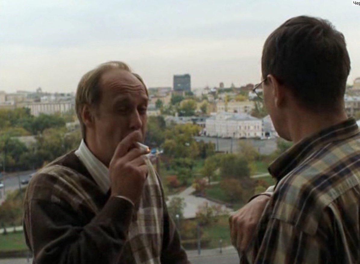 В галерее – кадры с высоткой на Котельнической и с видами с нее из кино «Зависть богов» и «Домовой»