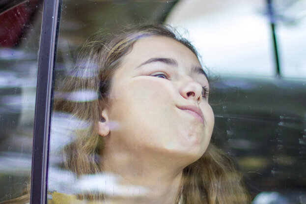     Почему дети так тяжело переносят долгие поездки? И можно ли облегчить им дальнюю дорогу?