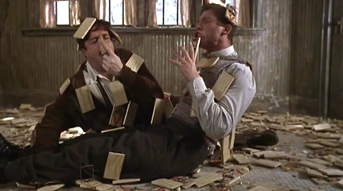 Кадр из кинофильма "Мышиная охота", 1997 г., режиссер  Гор Вербински, сценарист Адам Рифкин, композитор Алан Сильвестри (скриншот)