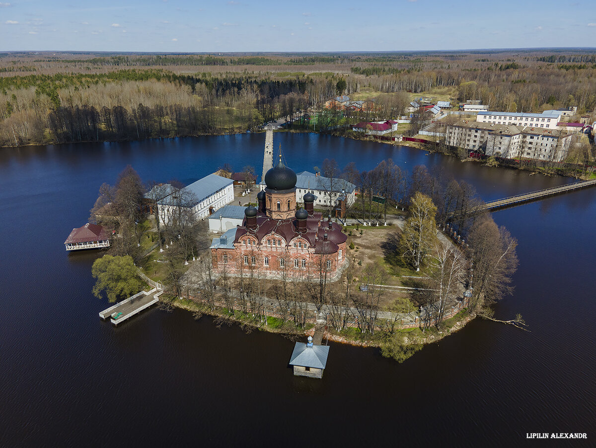 Введенский островной монастырь. Островной монастырь в Покрове.