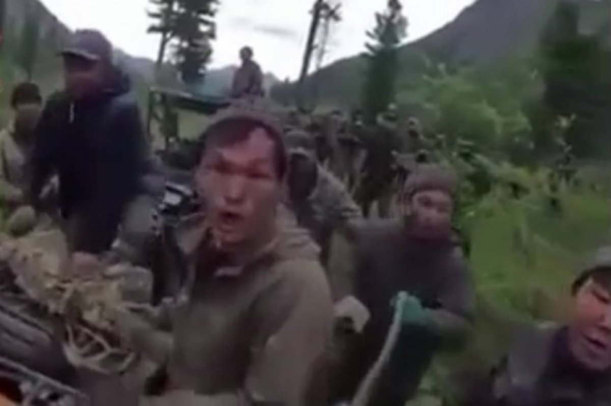    Появилось видео нападения 40 «черных копателей» в Бурятии на полицейских