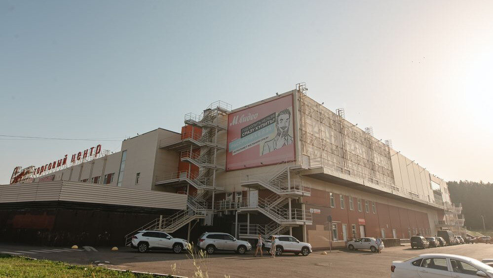     Торгово-развлекательный комплекс «Столица» в Ижевске закроется в связи «с отчуждением здания». Эту информацию корреспонденту Udm-info подтвердили в ТРК.
