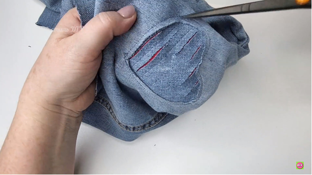Бесполезно ругать детей за дырки на джинсах. Проще найти способы устранения повреждений. Если правильно подойти к процессу реставрации одежды, она сможет послужить еще 1-2 сезона.-10