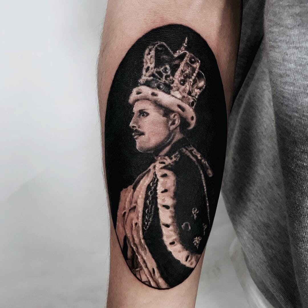 Богемская рапсодия: Татуировки во имя «Queen»