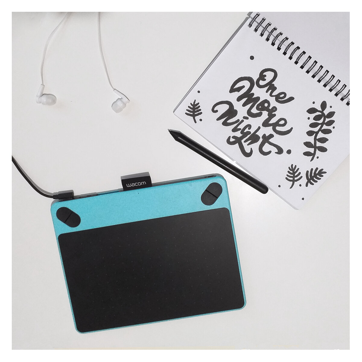 Моё рабочее место! Жаль нельзя сказать алгоритму, что это фото из моего личного инстаграмма :( Так о чём я..  