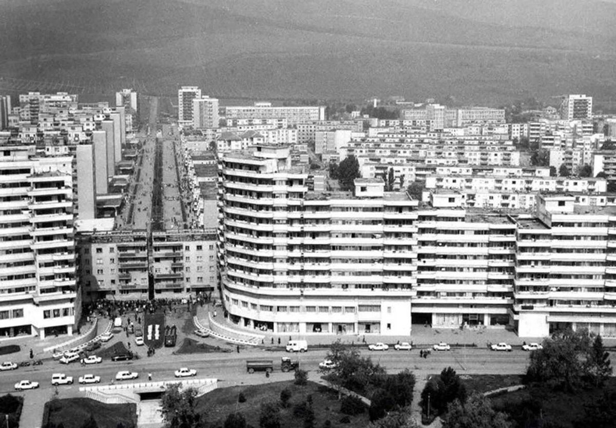 перемещение домов в москве