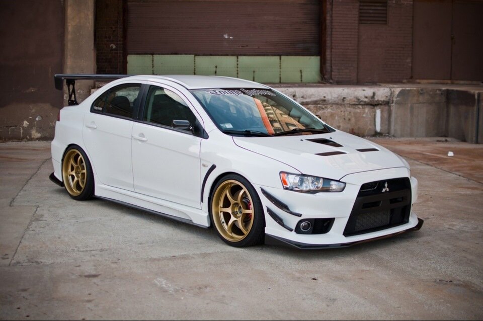 Mitsubishi Lancer 10 EVO stance