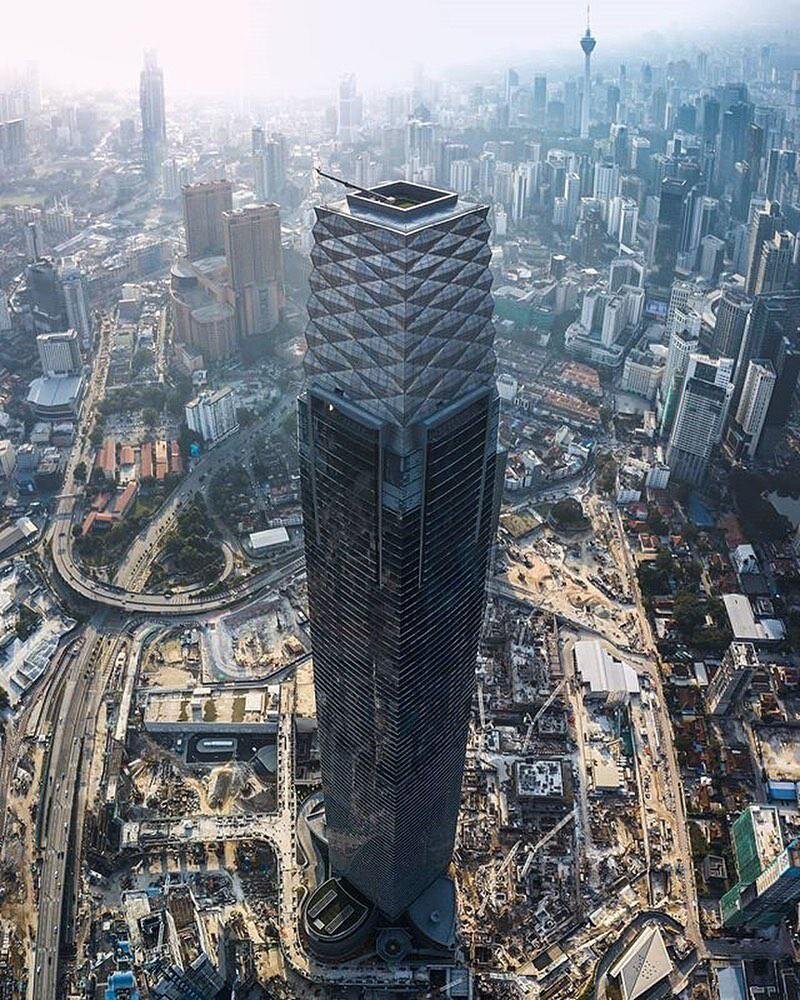 Фото by Glass Architecture https://www.instagram.com/p/B2AOSEQAjvn/