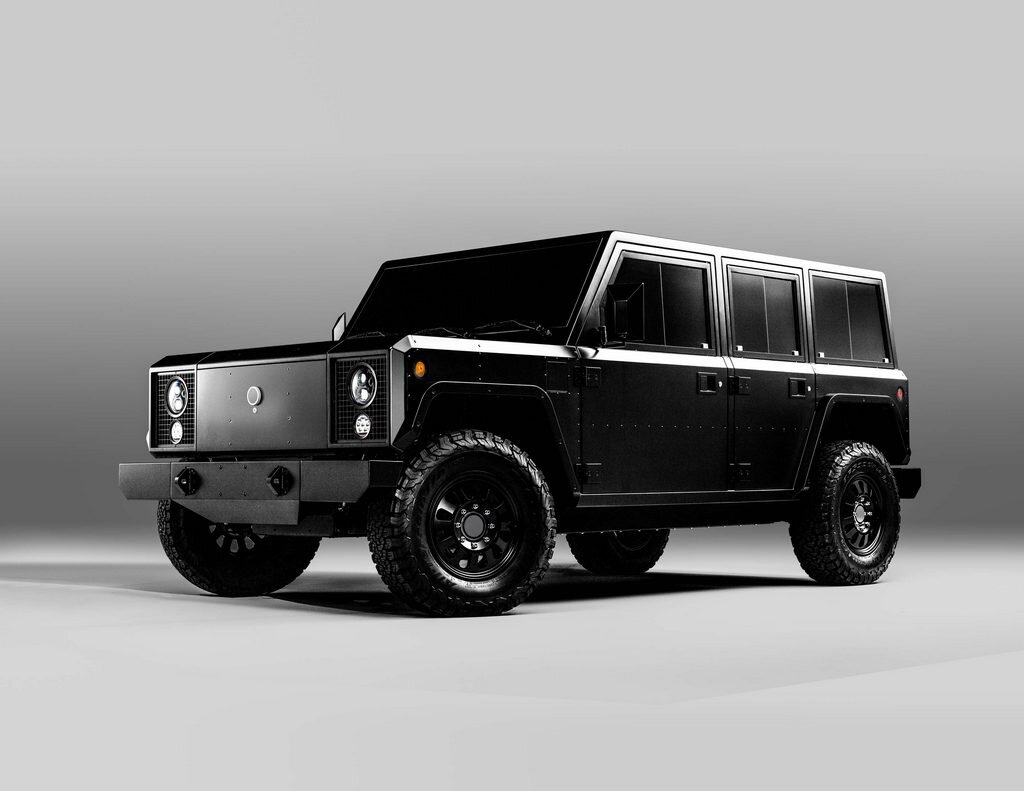 Функциональный дизайн B1 перекликается с Jeep Wrangler, LR Defender и Hummer H1, но о каких-то прямых заимствованиях говорить не приходится. 