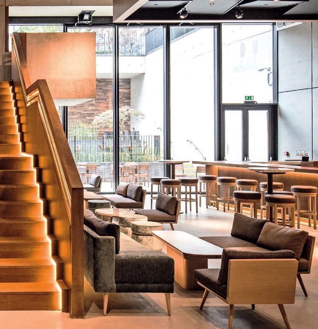 Ресторан в холле отеля