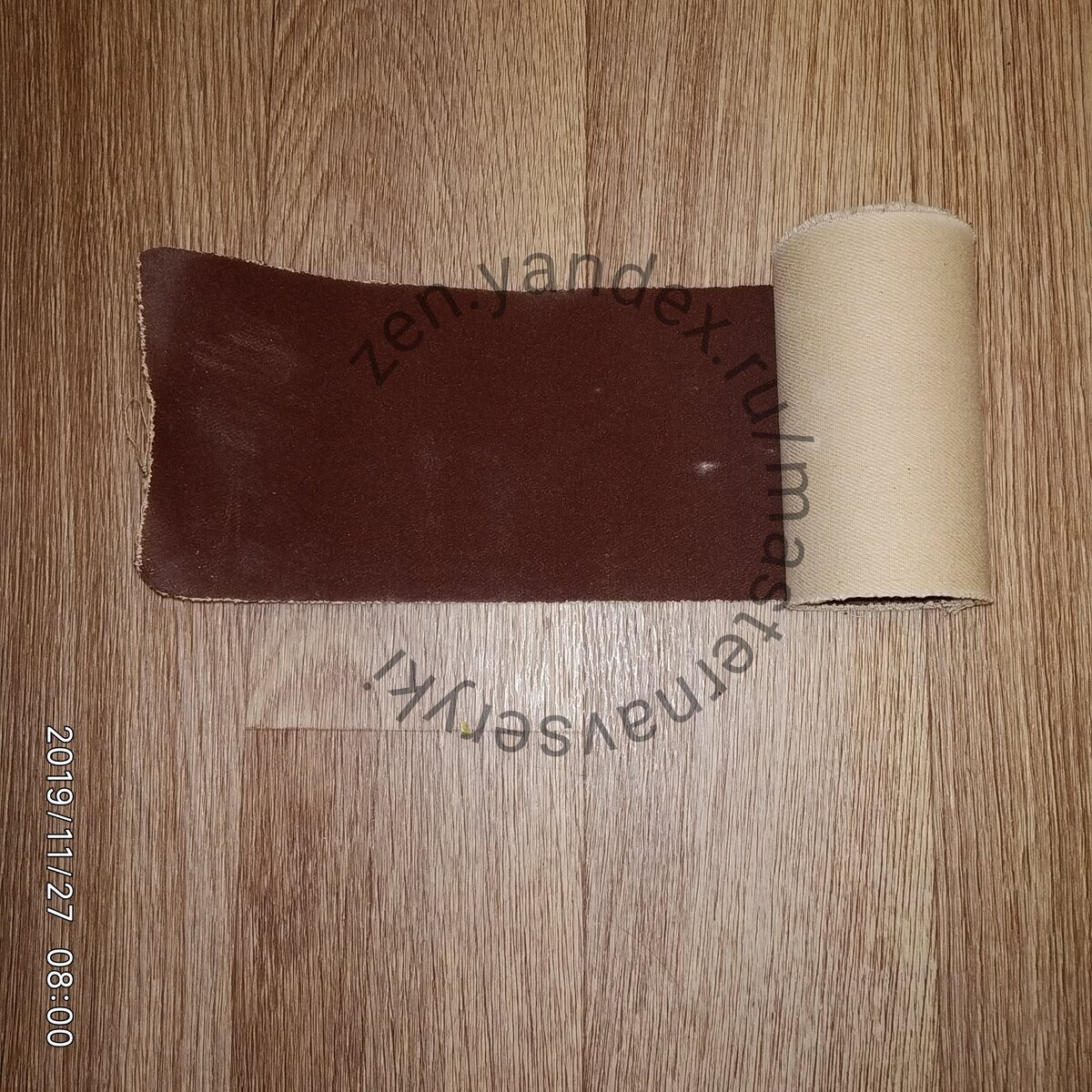 Кусок наждачной бумаги.