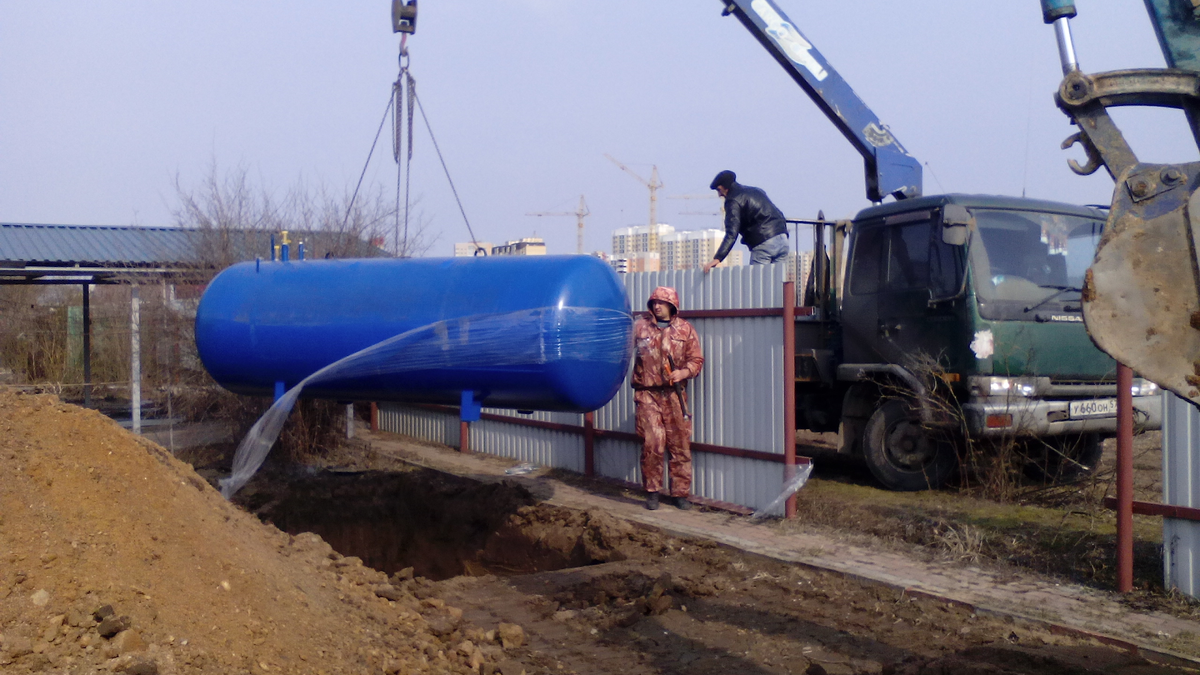Фото установки газовой емкости  на участке