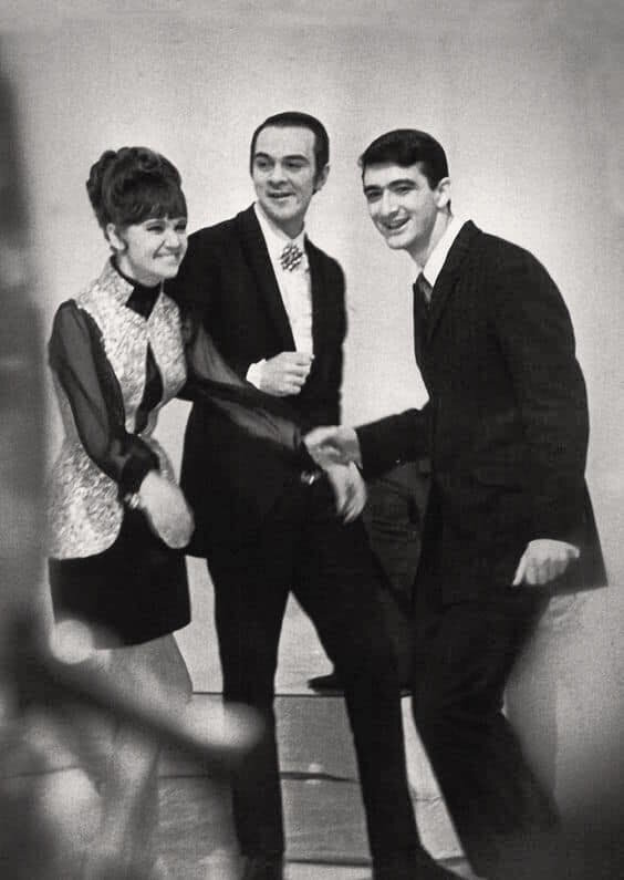 Друзья, давайте вместе вспомним на несколько минут этих людей и то время... Пусть на сердце сделается теплее!-17