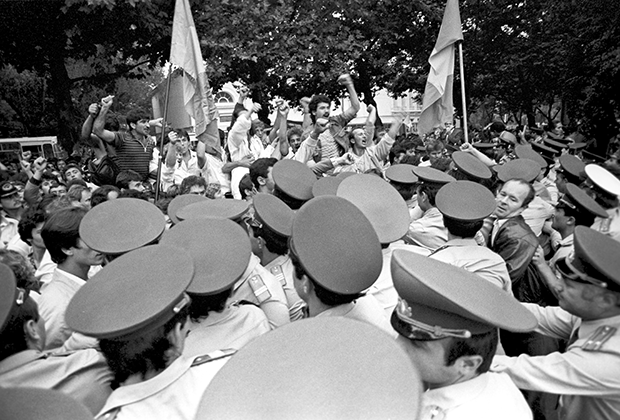 Акция «Народного фронта» в Кишиневе в дни празднования 72-й годовщины РеволюцииФото: И. Зенин / РИА Новости