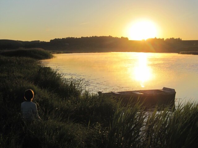 У реки(Яндекс картинки).