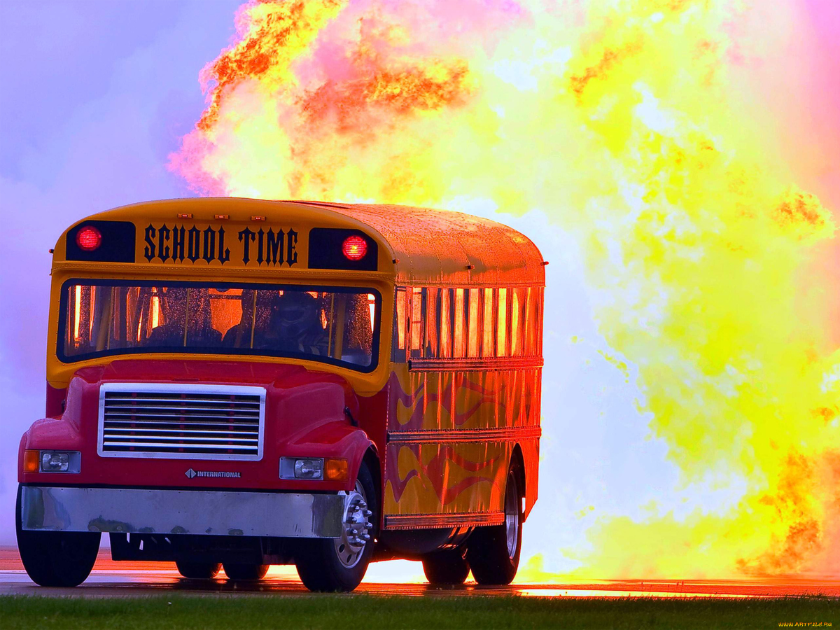 Автобус большой. Реактивный автобус. Реактивный автобус. Самый быстрый автобус. Самый быстрый автобус в мире.