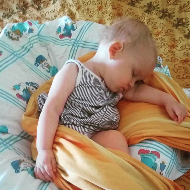 Мой пятый ребенок заснул в верном слинге